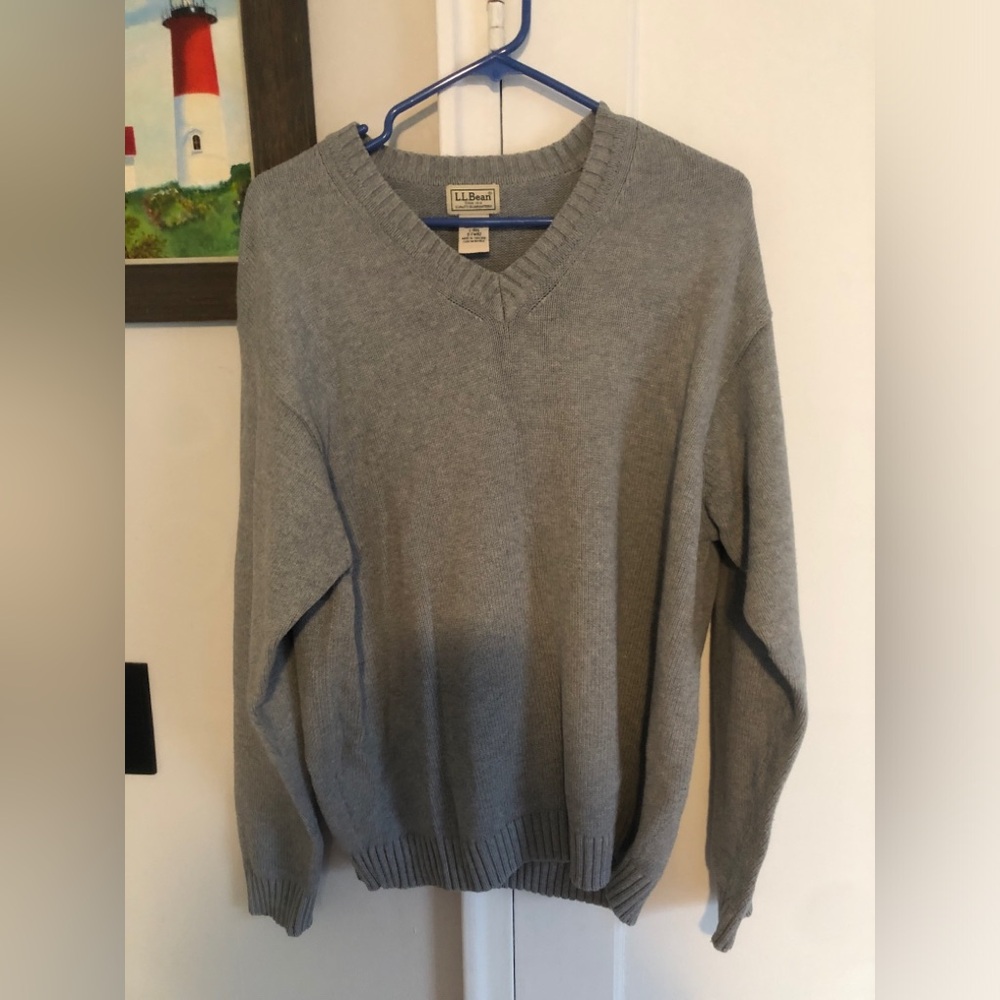 L.L. Bean Gray Men's V-Neck sweater